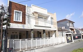 linns house borobudur malang